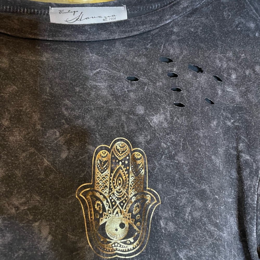 Vintage Havana dark grey hamsa tee